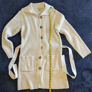 Carolyn Taylor cream acrylic long cardigan w/ buttons Sz M
